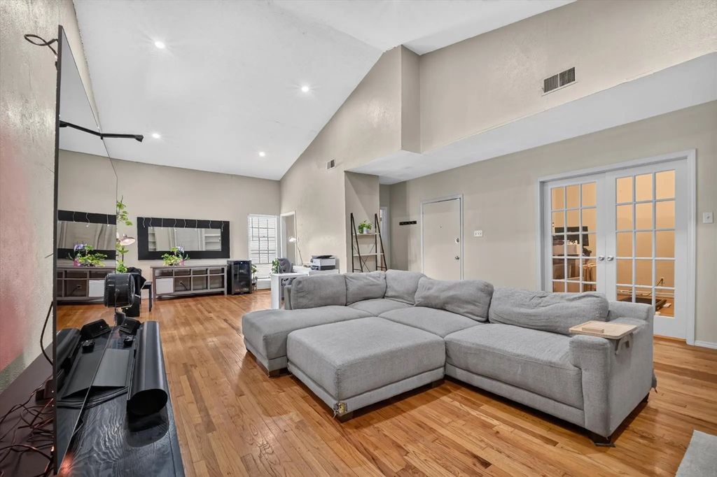 10437 High Hollows Drive 220, Dallas