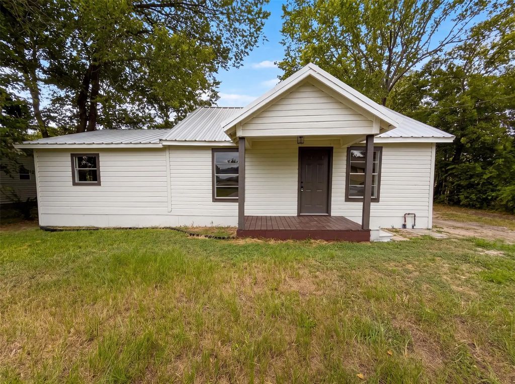 608 E Navasota Street, Groesbeck