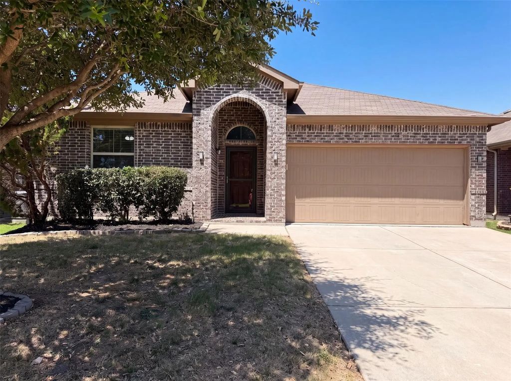 1108 Edgewater Drive, Azle