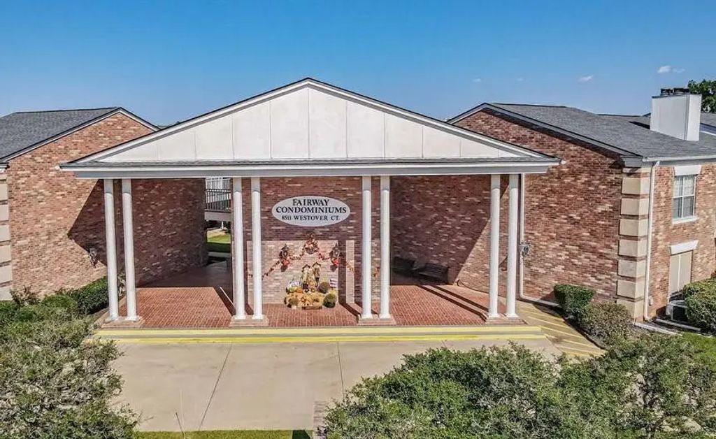 8511 Westover Court 139, Granbury