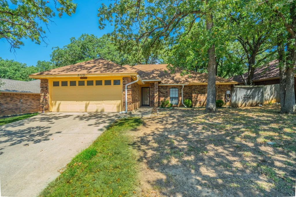 2119 Turf Club Drive, Arlington
