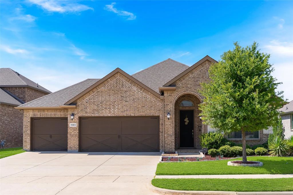 1303 Axis Deer Road, Arlington