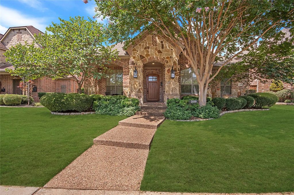 2409 Hardrock Castle Drive, Lewisville