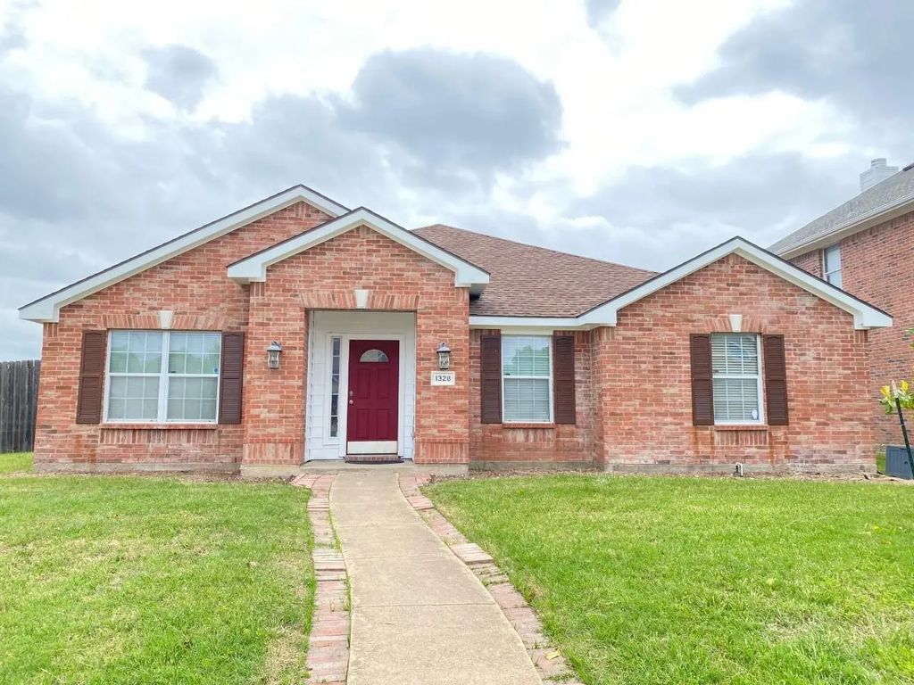 1328 Falcon Hollow, Cedar Hill