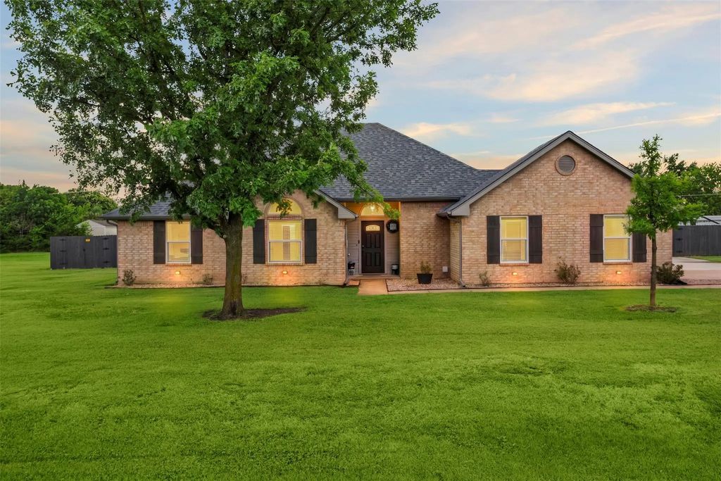 1116 W Sharpshire Drive, Waxahachie
