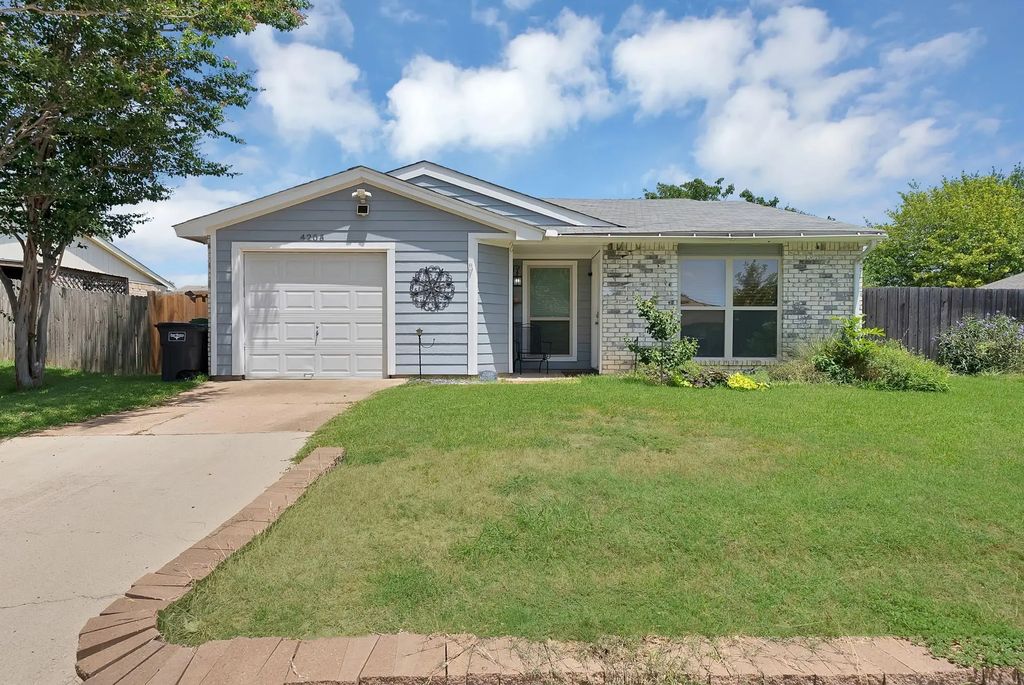 4205 Spindletree Lane, Fort Worth