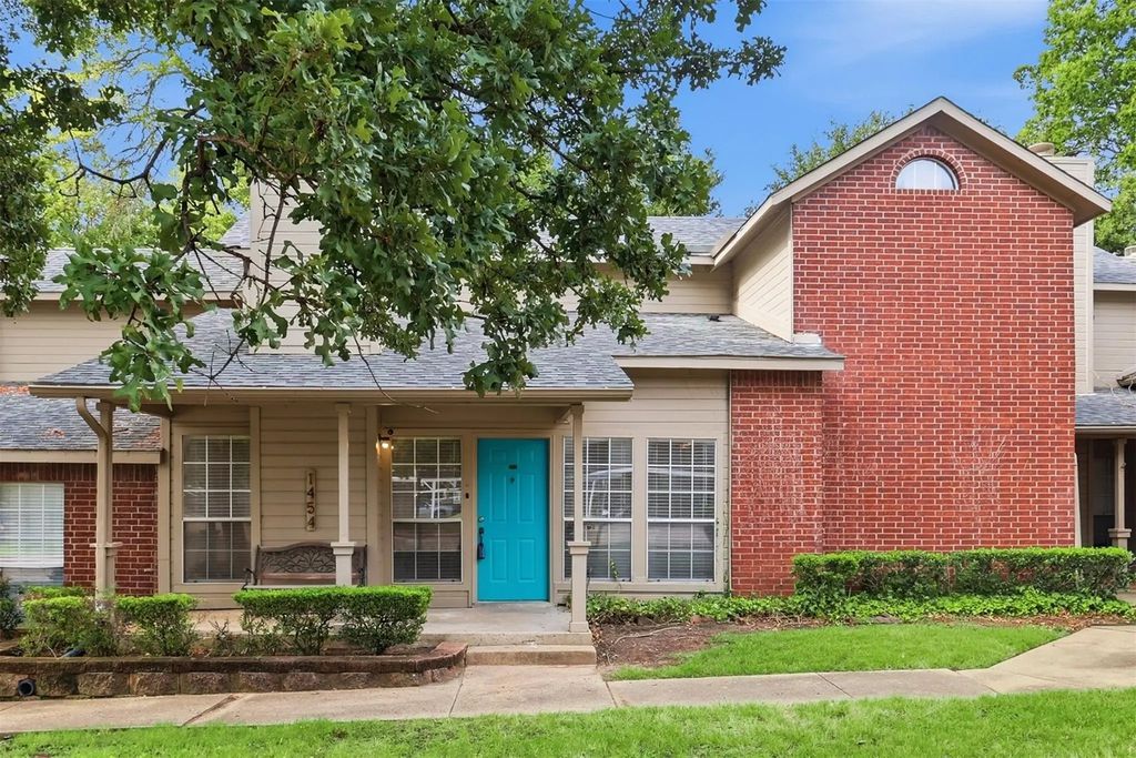 1454 Meadowood Village Drive, Fort Worth
