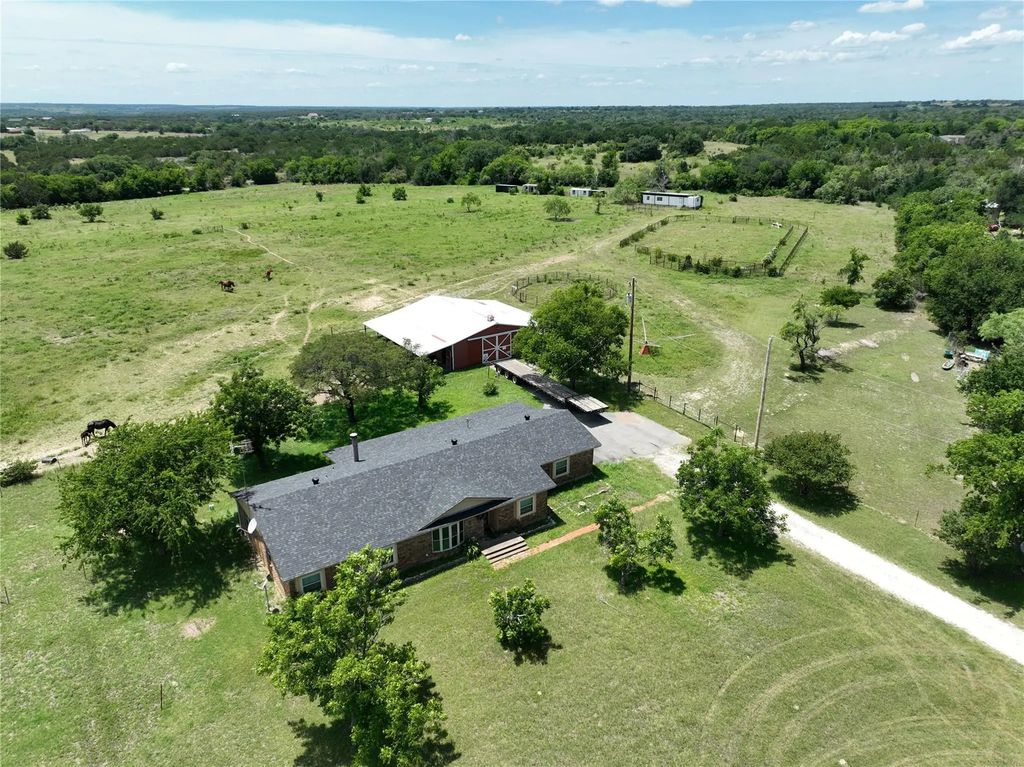 377c County Road 3244, Hico