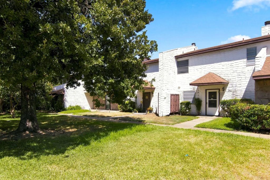1725 E Grauwyler Road 138, Irving