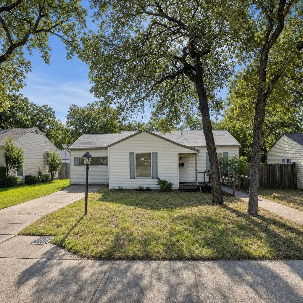 3018 Oakwood Street, Haltom City