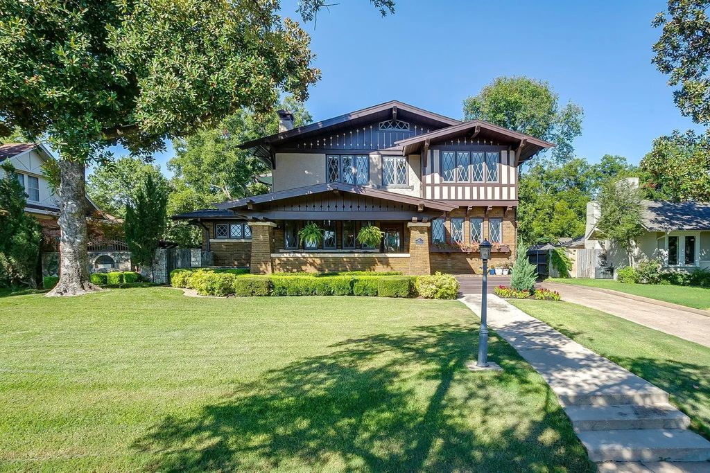 306 Prairie Avenue, Cleburne