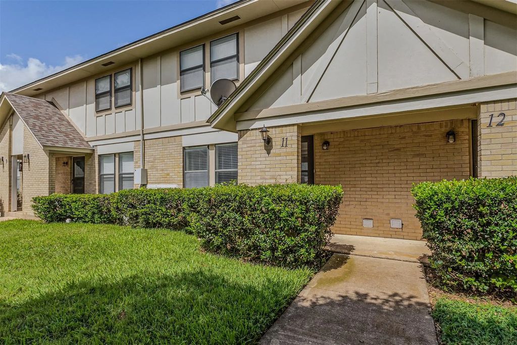 1905 W Morton Street 11, Denison