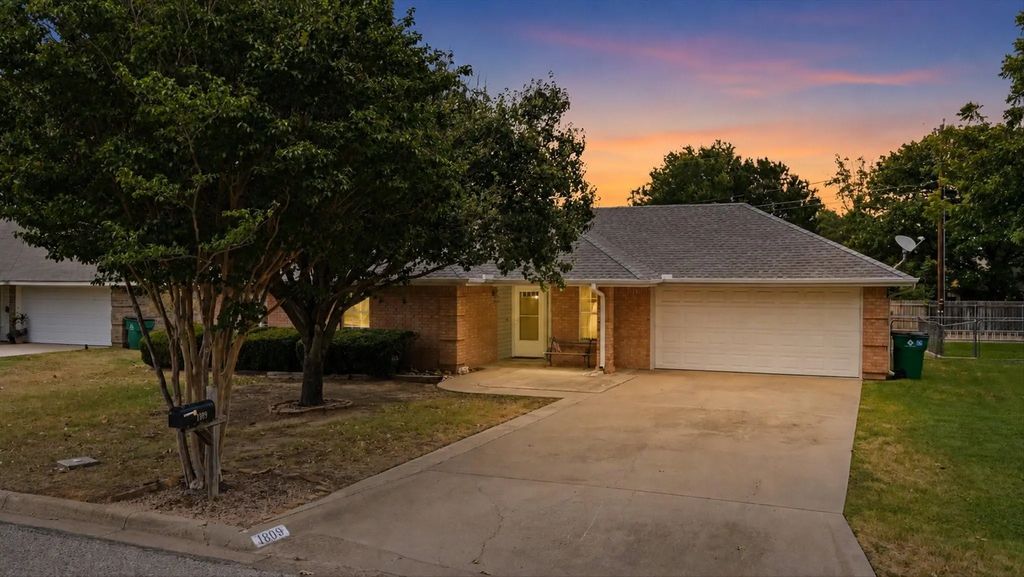 1809 Sprucewood Avenue, Stephenville