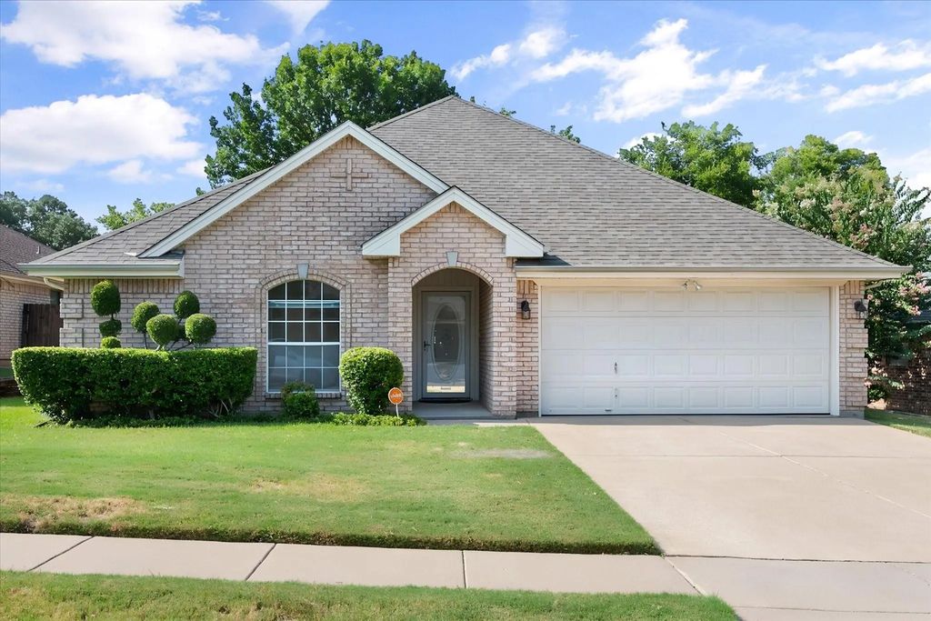 817 Willow Court, Saginaw
