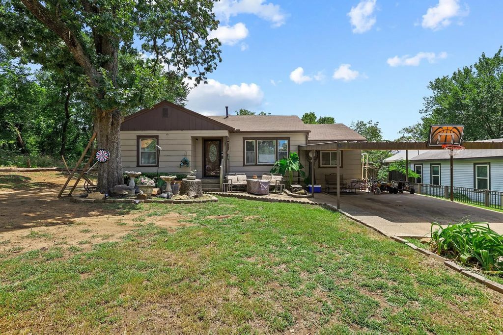 612 E Monterey Street, Denison