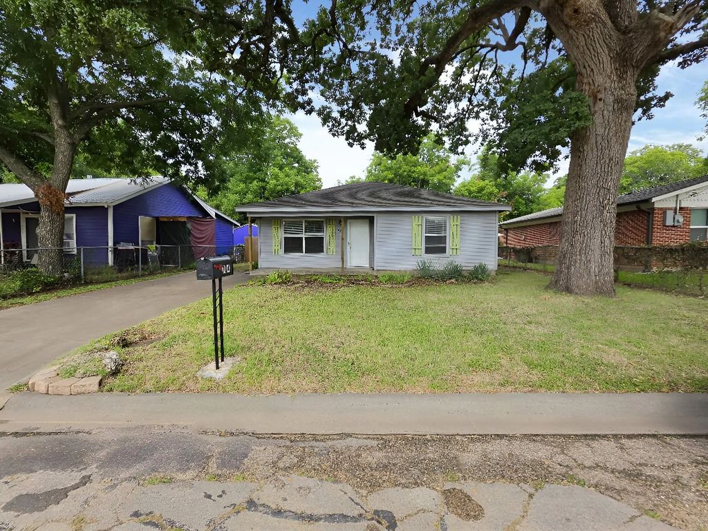 704 S Wilhite Street, Cleburne