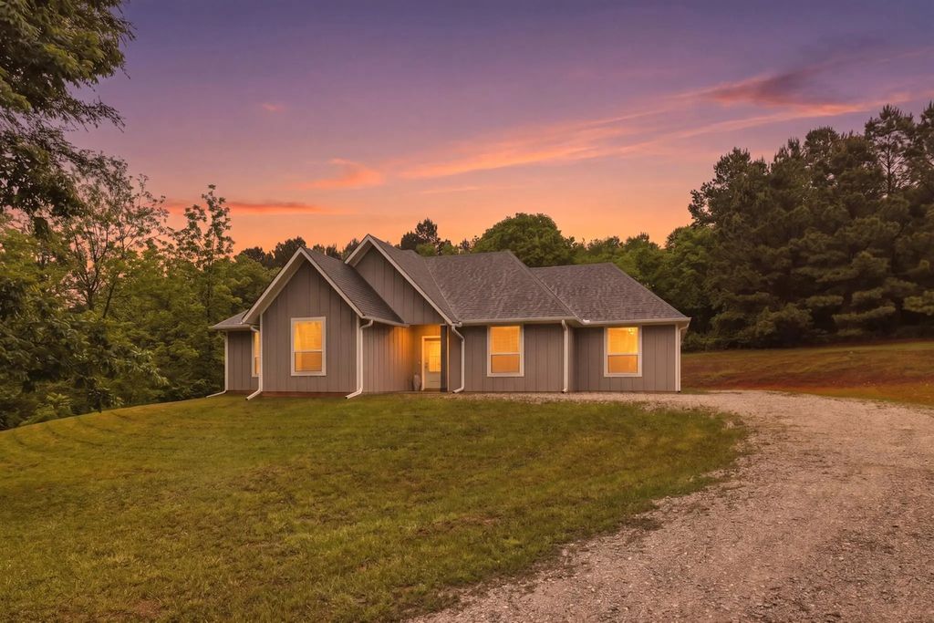 17224 Stella Maris Street, Winona