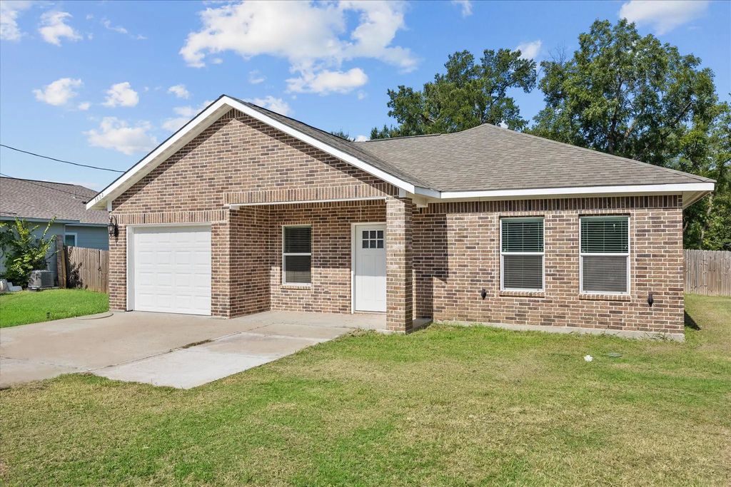 3802 College Street, Greenville