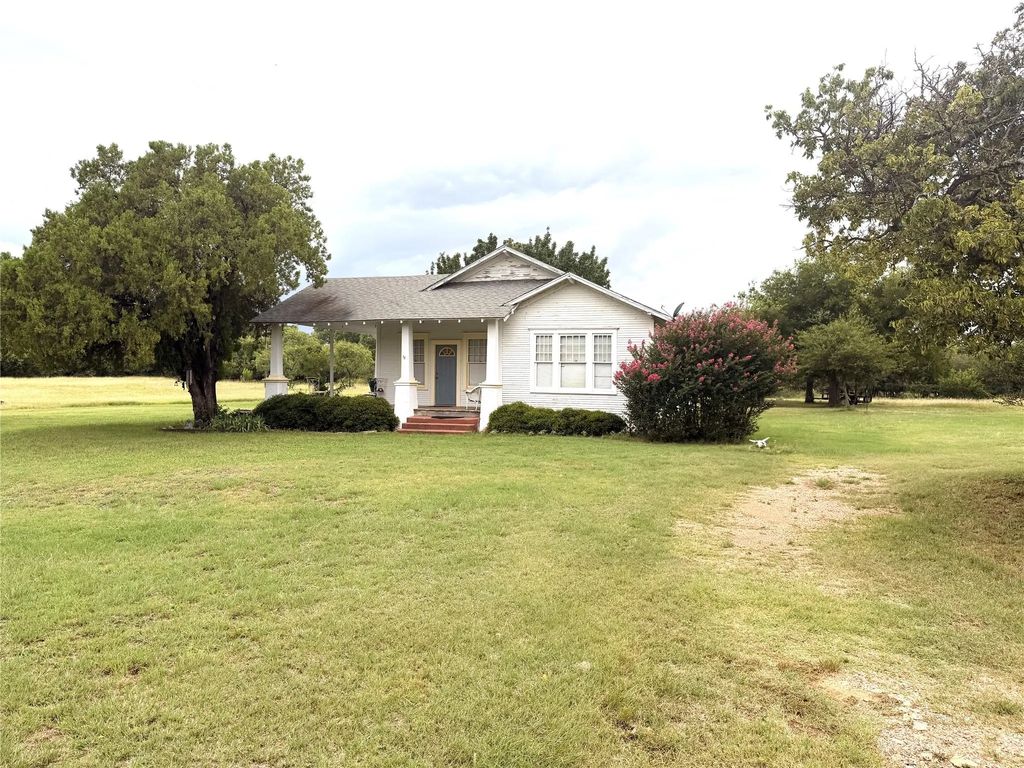 709 W Saint Charles Street, Eastland