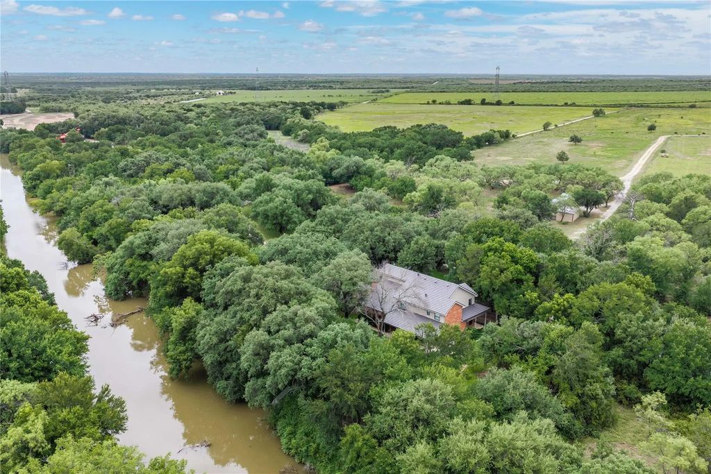 5567 Fm 2633, Santa Anna