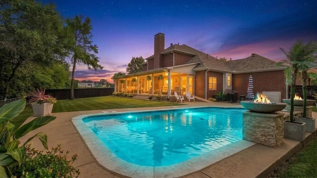 2506 Oakbrook Circle, Sherman