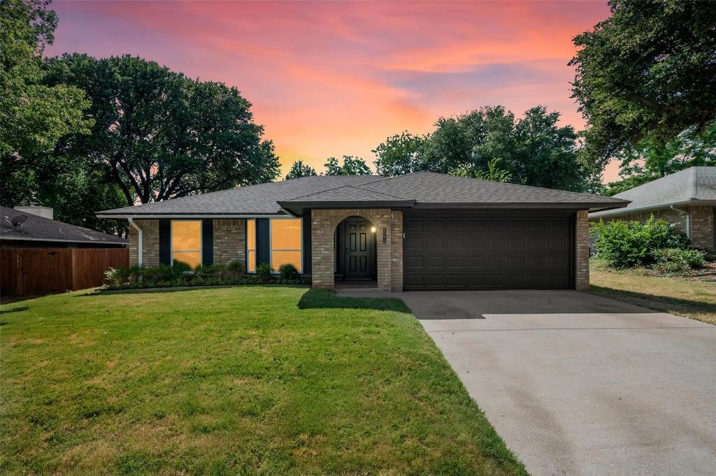 2407 Cranberry Lane, Euless