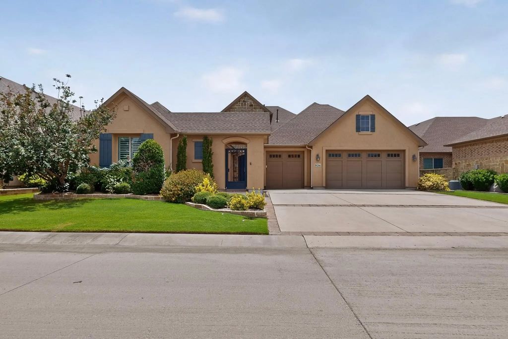 8216 American Way, Denton