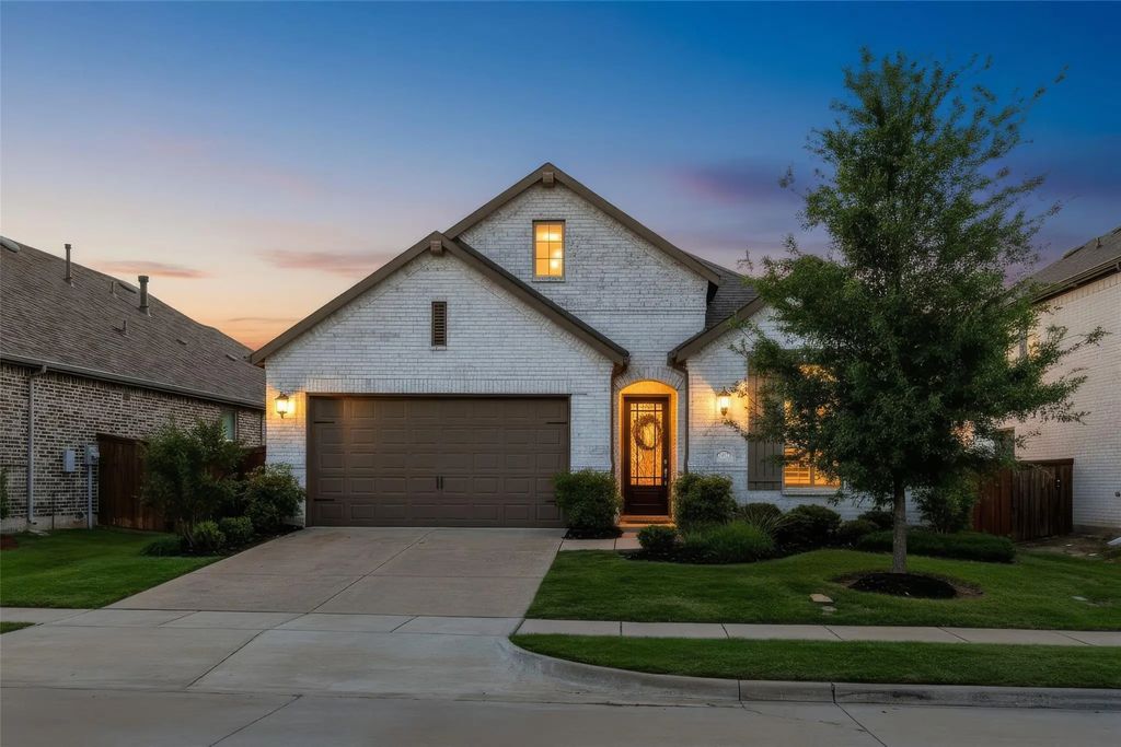 1412 Eclipse Road, Aubrey