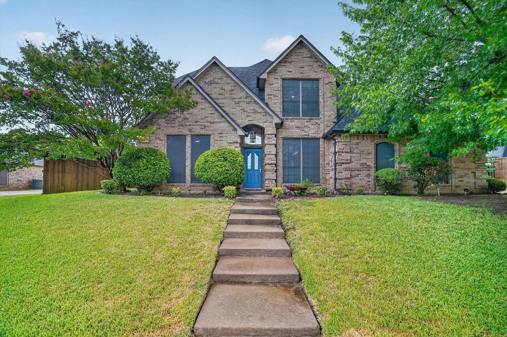 813 Cardinal Ridge Road, Burleson