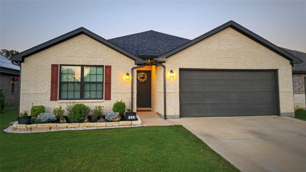 1320 Oak Valley, Denton