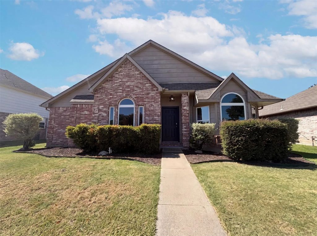 713 Lake Bluff Drive, Flower Mound