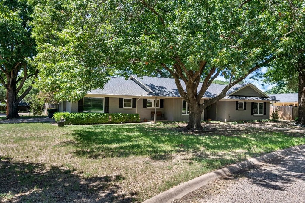 201 Delmore Drive, Hillsboro