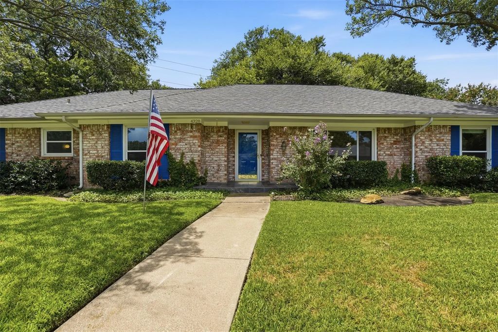 4328 Winding Way, Benbrook