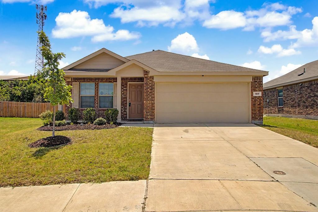 1517 Oak Creek Drive, Hutchins