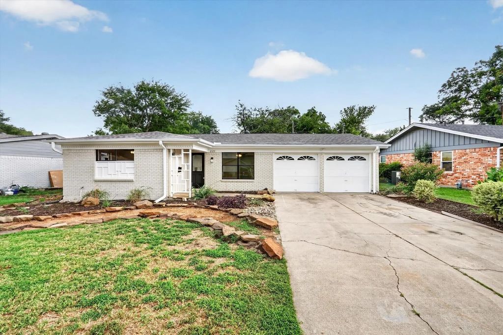 2129 Cliff Park, Fort Worth