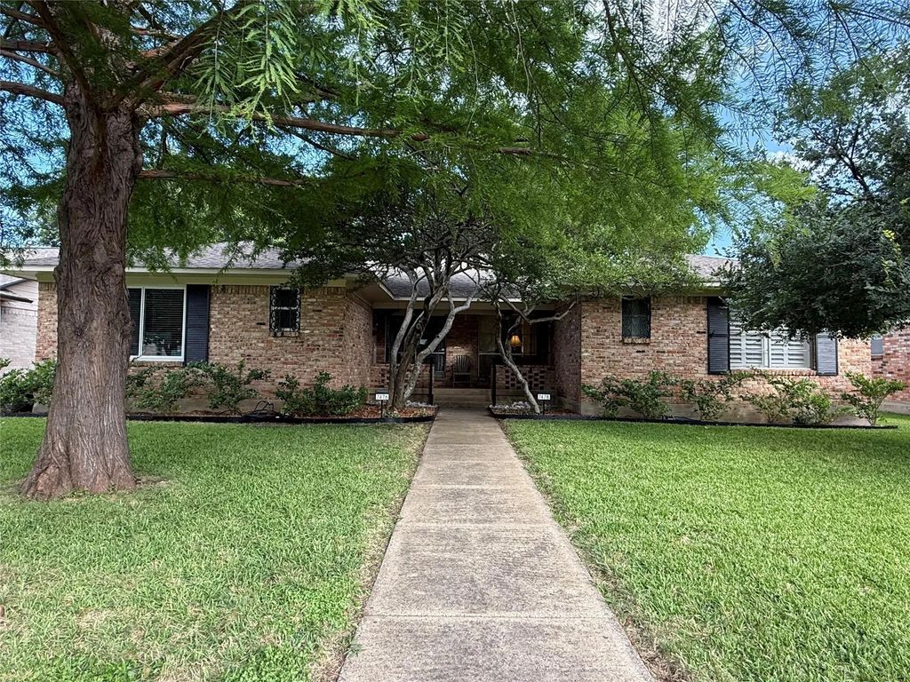 7476 Walling Lane, Dallas
