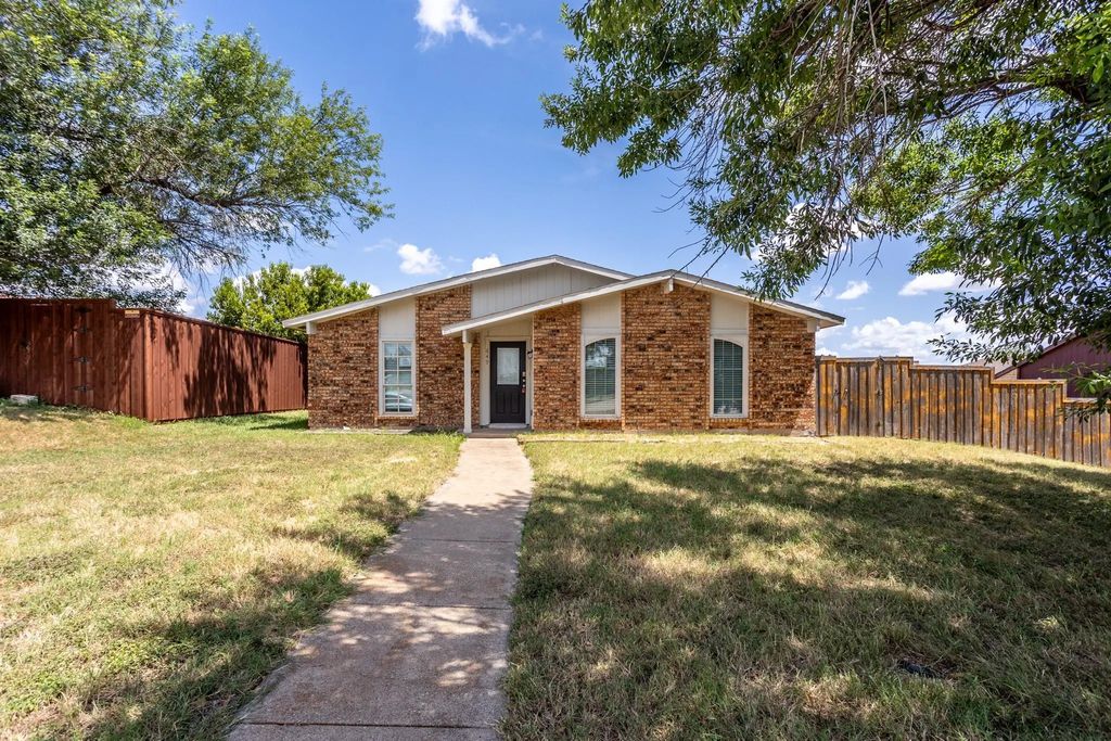 649 Eagle Drive, DeSoto