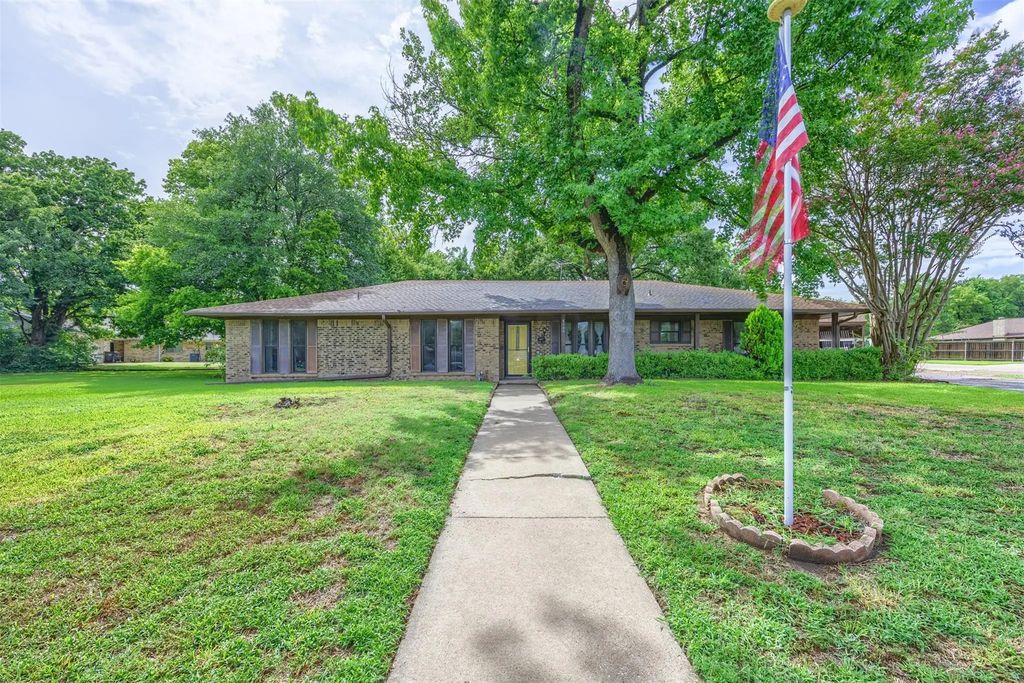 1108 Joanne Circle, Greenville
