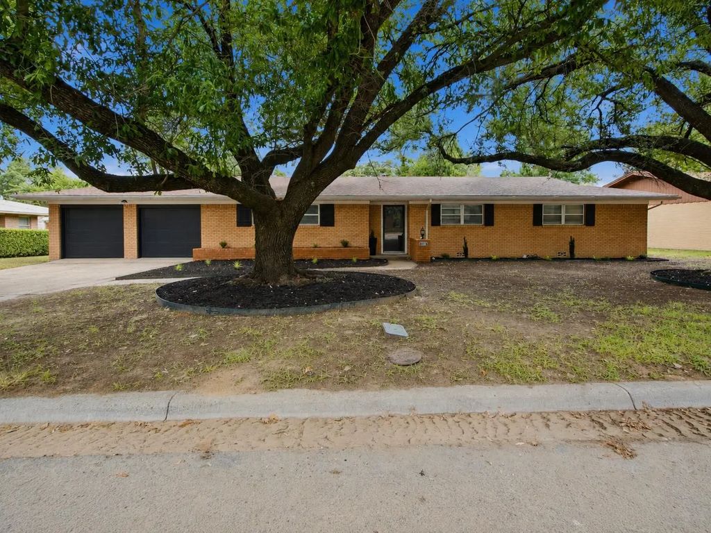 1389 N Wildwood Drive, Stephenville