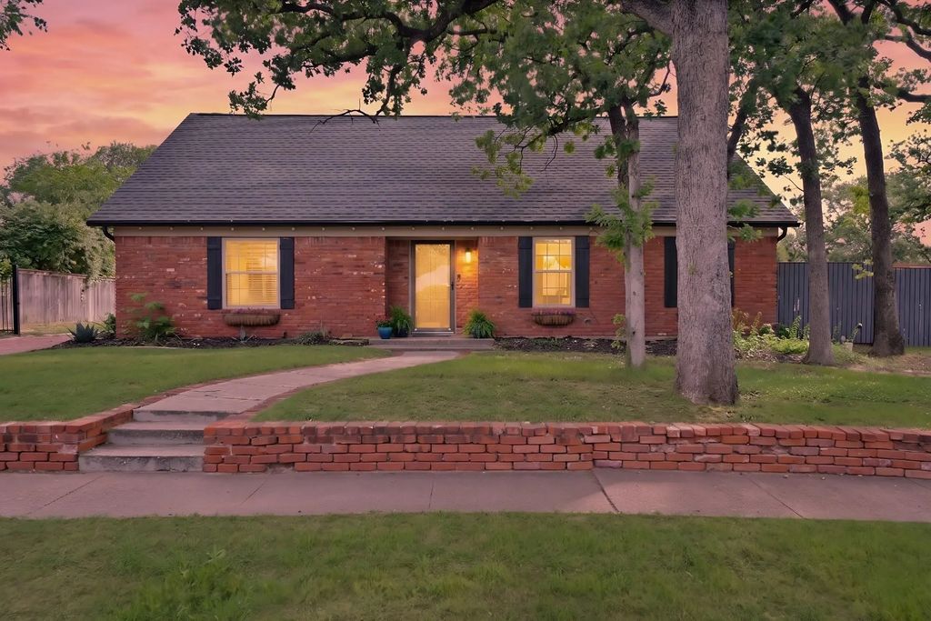 1710 Hilltop Lane, Pantego