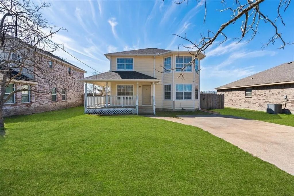302 Runnells Street, Terrell