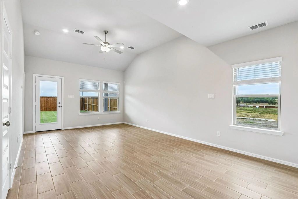 1295 Wild Cherry Way, Van Alstyne
