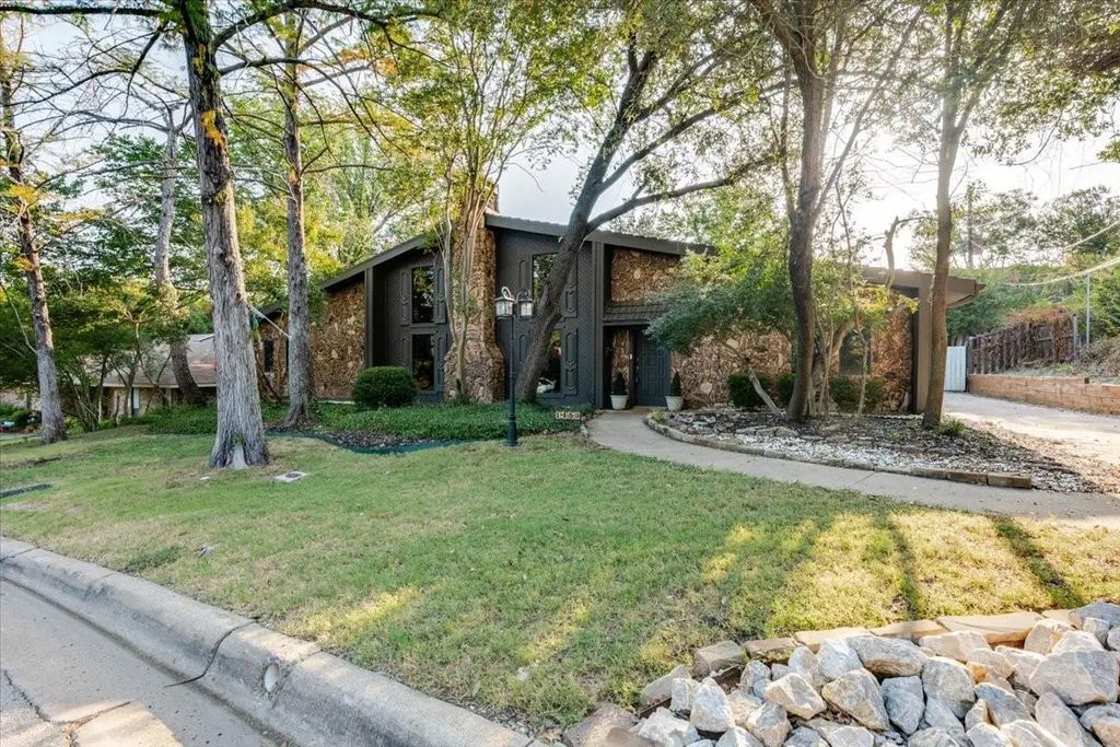1459 Warrington Court, Fort Worth