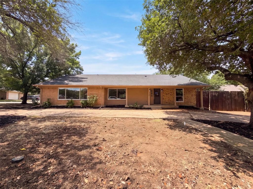 940 Western Trail, Keller