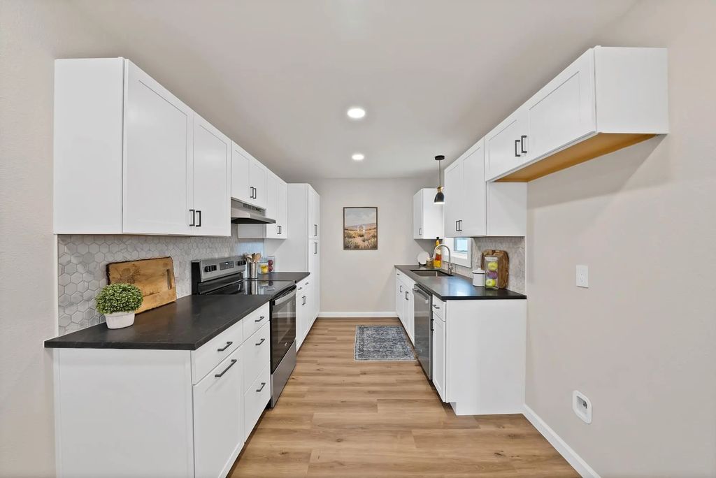 1104 E Russell Avenue, Carrollton