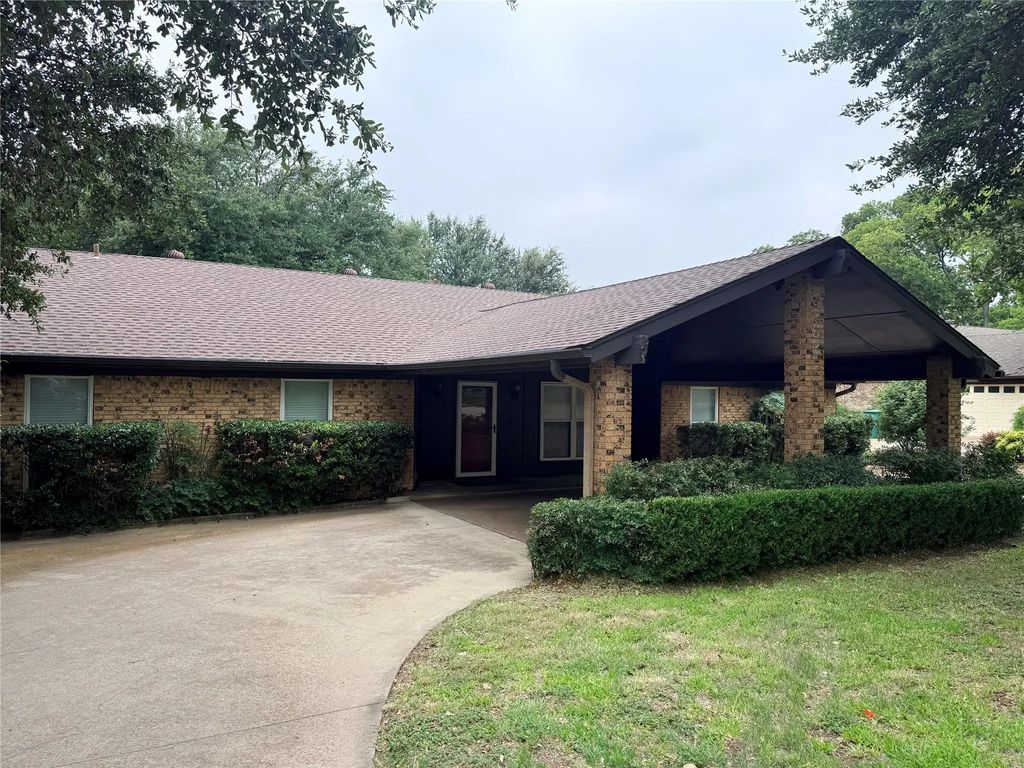 3262 Francis Drive, Fort Worth