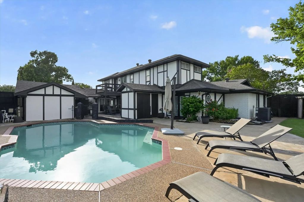 1946 Sussex Drive, Carrollton
