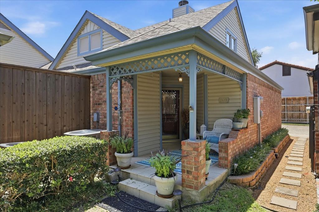 18095 Whispering Gables Lane, Dallas