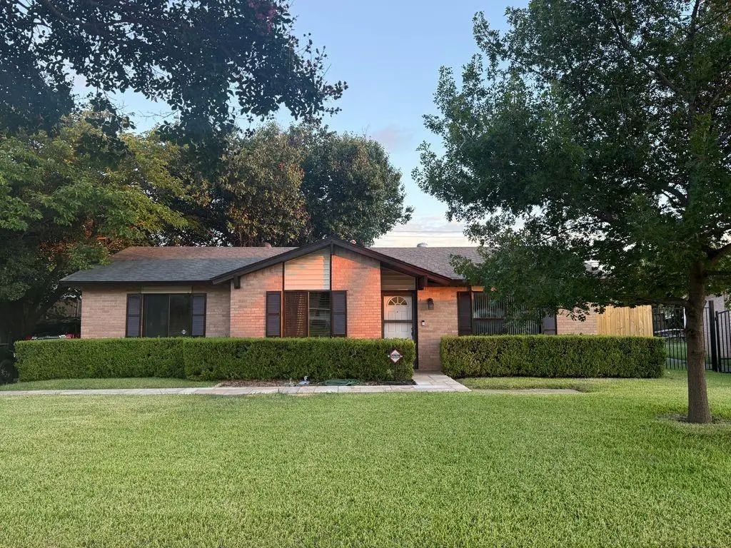 3526 W Rochelle Road, Irving