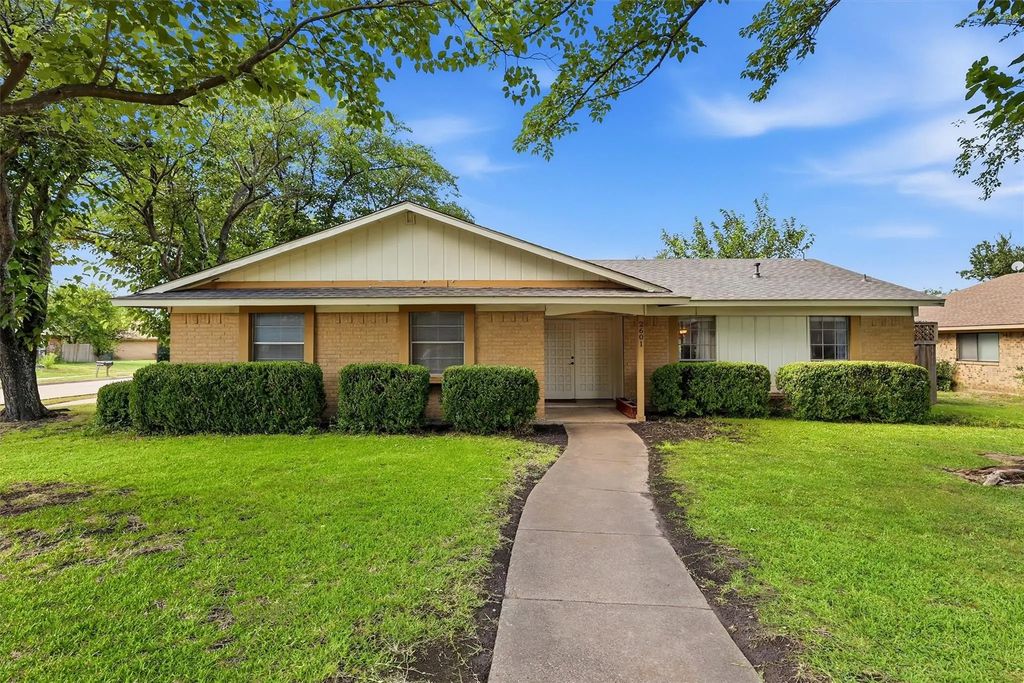 2601 Raintree Drive, Plano